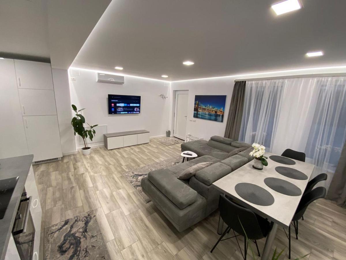 Lora Studio Apartment Suceava Ngoại thất bức ảnh